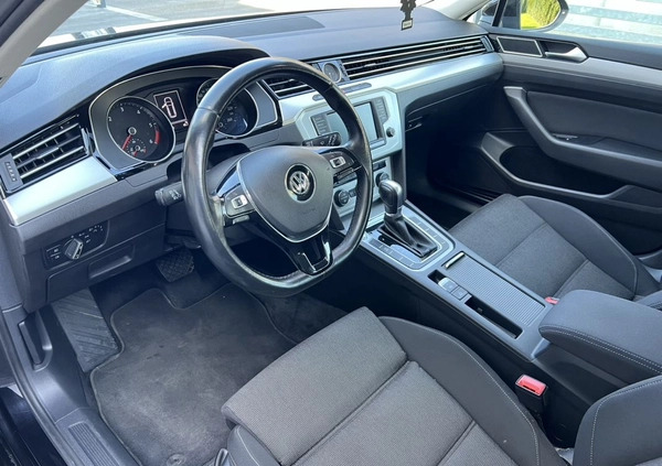 Volkswagen Passat cena 54900 przebieg: 183500, rok produkcji 2017 z Sompolno małe 37